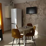 Cosy 2 Bedroom Apartment In New Town