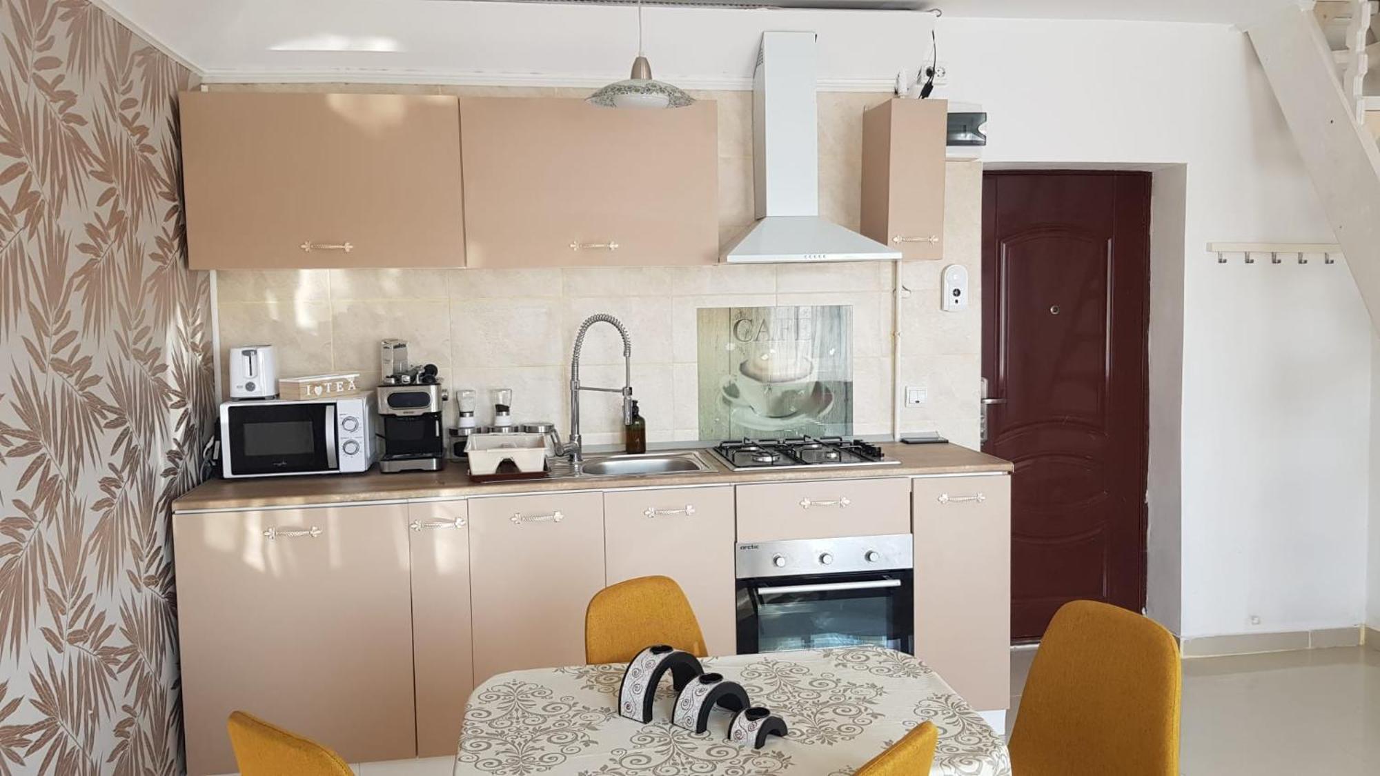Cosy 2 Bedroom In New Town Apartment *
